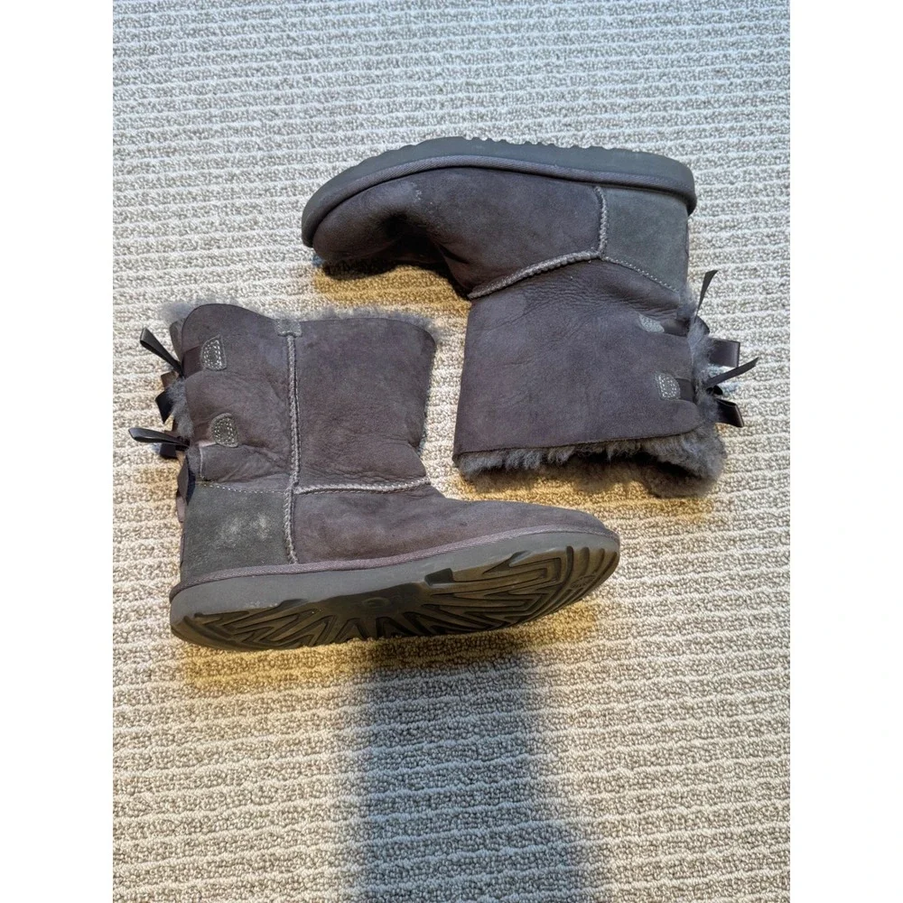 UGG Bailey Bow II Gray Sheepskin Boots Women's Size 5‎ Ribbon Suede Winter Boots